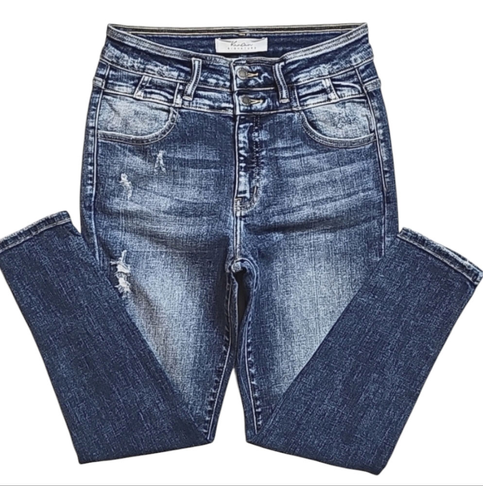 KanCan Curvy Stretch Distressed Highrise Jeans. Women's Size: W28x26L.